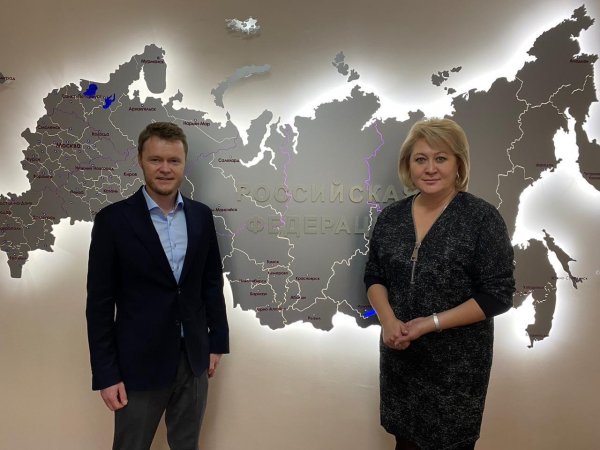 Сенатор Лилия Гумерова посетила Центр изучения и сетевого мониторинга молодёжной среды