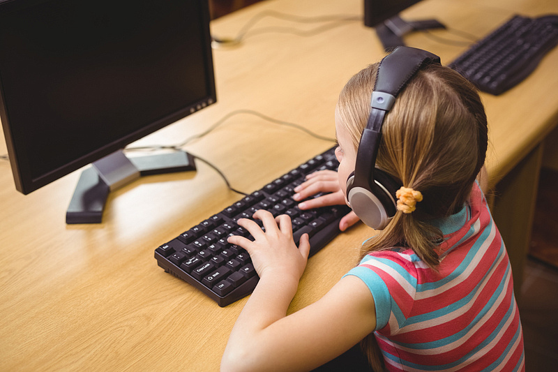 Лето в Интернете: как уберечь ребёнка от возможных угроз